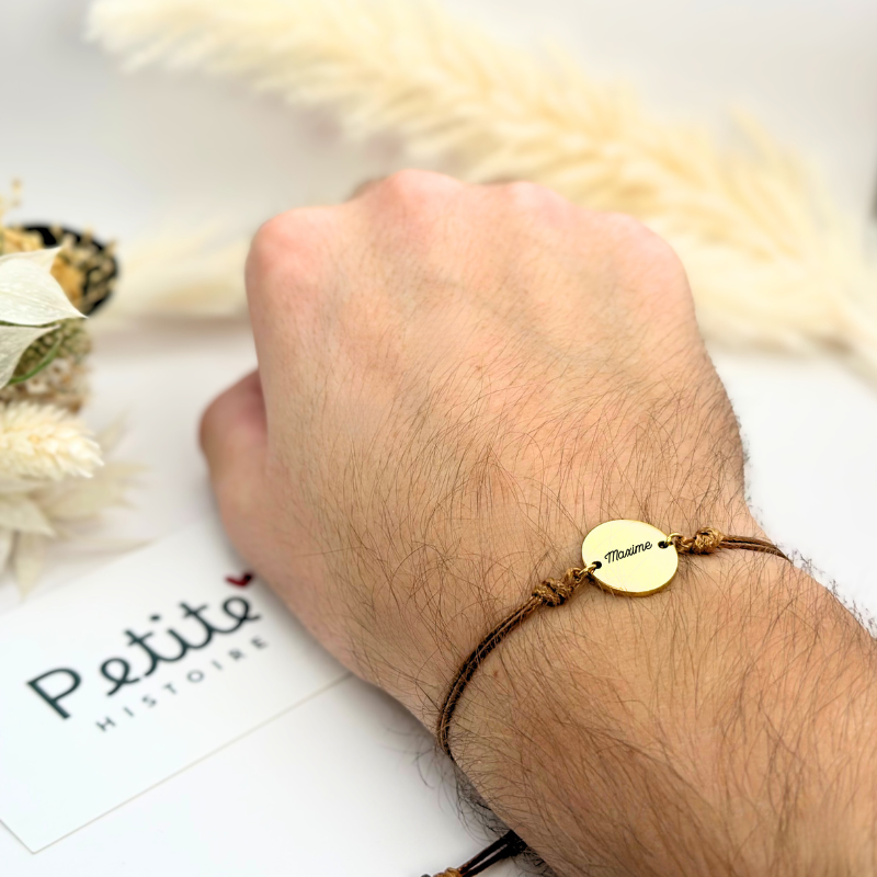 Bracelet personnalisé – Médaille ronde – Or – Cordon marron